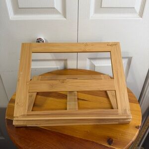 BergHoff bamboo adjustable cookbook holder